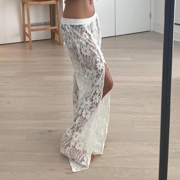 White pants with a see-through and floral design - Picture 1 of 5